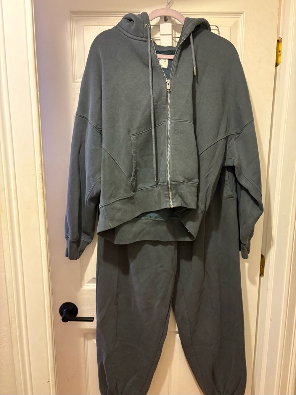 Abercrombie Sunday jogger and zip up hoodie